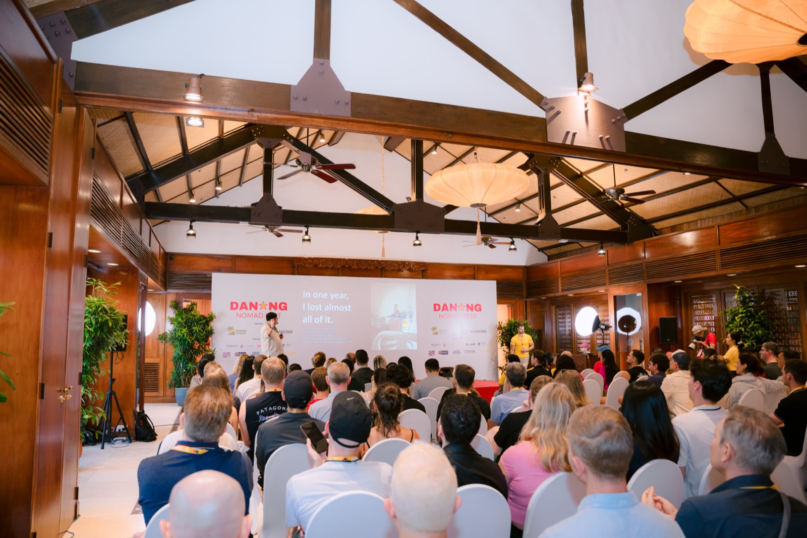 A full room of founders at a Cris Vinson Da Nang talk